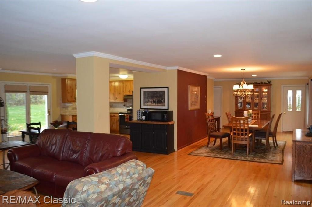 24720 Farmington Road Farmington Hills, MI 48336 - Photo 4 of 30