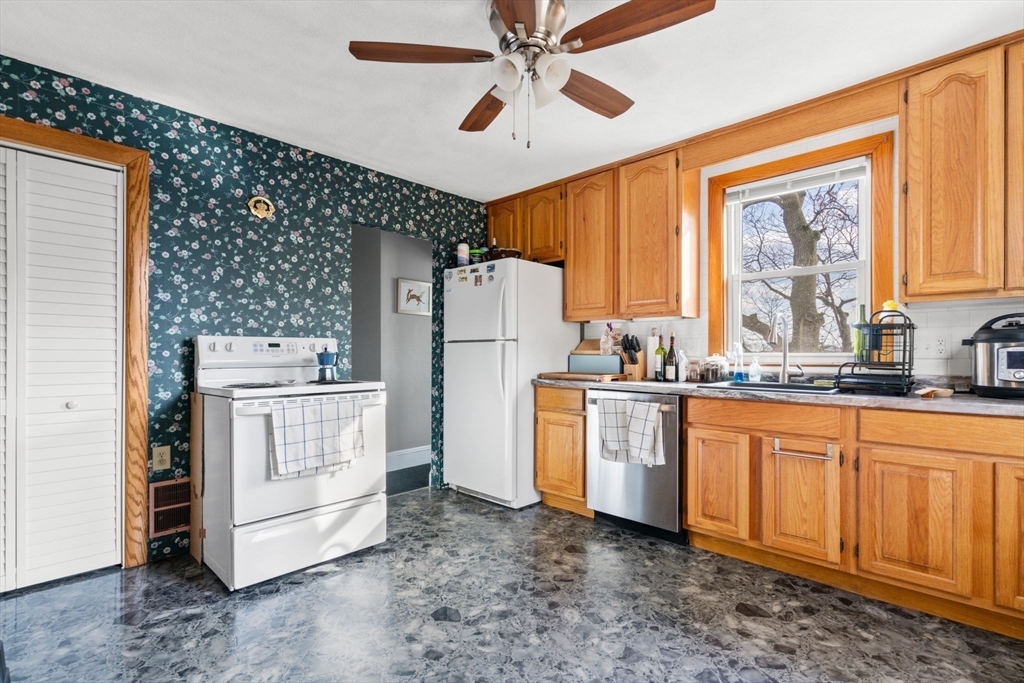10 Ferguson Road Malden, MA 02148 - Photo 8 of 34 Gallery Image 8