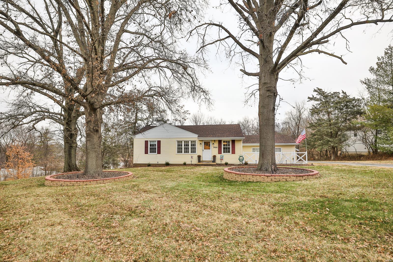 944 Schulte Road St. Louis, MO 63146 - Photo 1 of 29 Gallery Image 1
