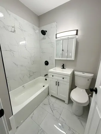 $1,950 | 4045 West Argyle Street, Unit 2, Chicago, IL 60630