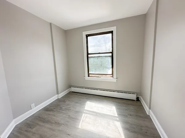 $1,950 | 4045 West Argyle Street, Unit 2, Chicago, IL 60630