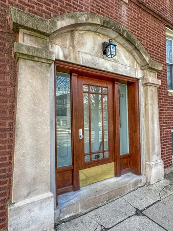 $1,950 | 4045 West Argyle Street, Unit 2, Chicago, IL 60630