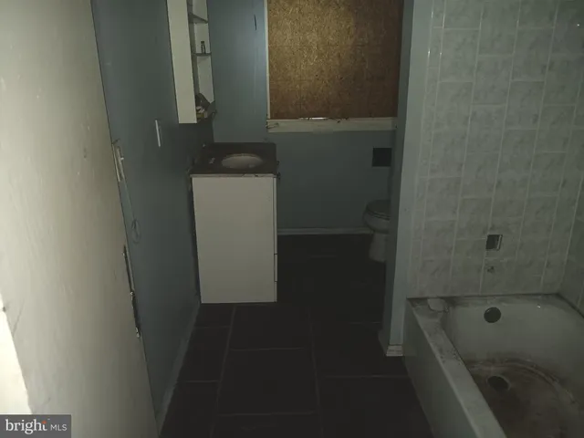 a view of a livingroom with furniture