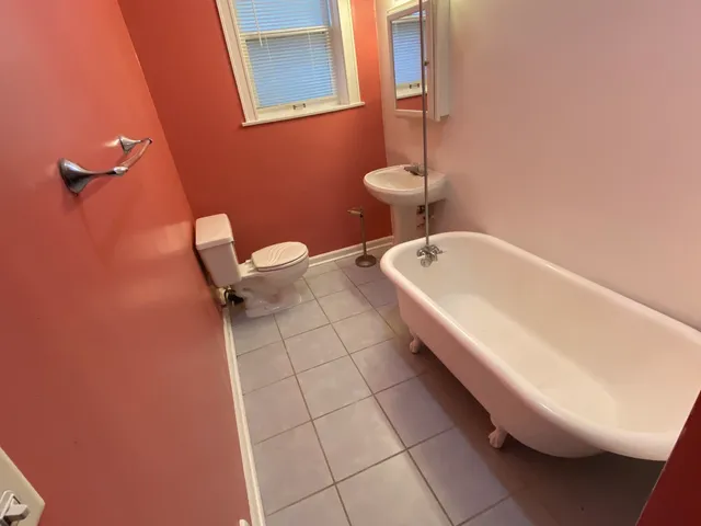 $1,390 | 4040 West Dickens Avenue, Unit 1W, Chicago, IL 60639