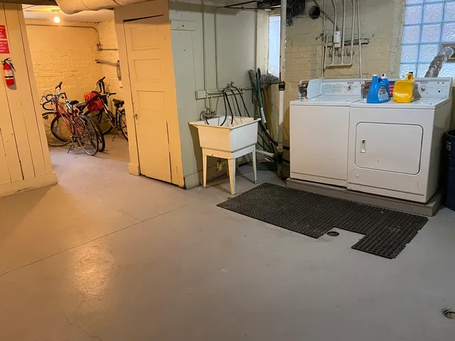 $1,390 | 4040 West Dickens Avenue, Unit 1W, Chicago, IL 60639