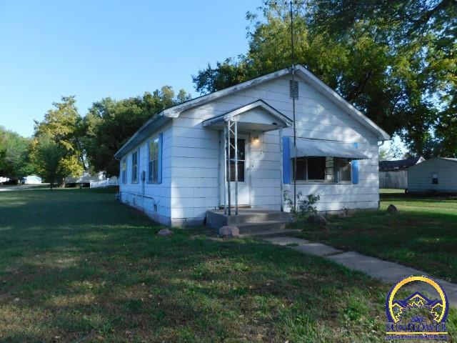 504 2nd Street Whiting, KS 66552 - Photo 3 of 11