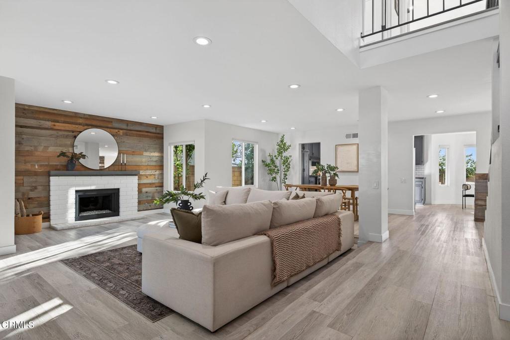4975 North Buttercreek Road Moorpark, CA 93021 - Photo 2 of 47 Entry to Living Room