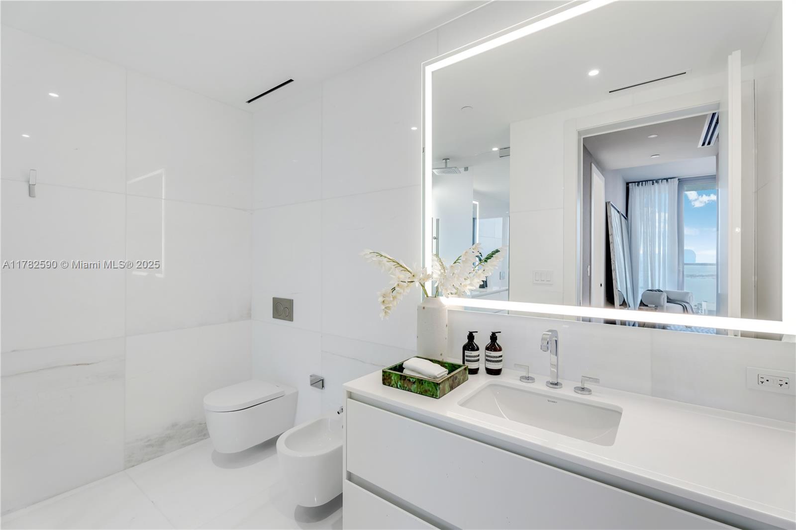 300 Biscayne Blvd Way, Unit 4101 Miami, FL 33131 - Photo 17 of 41