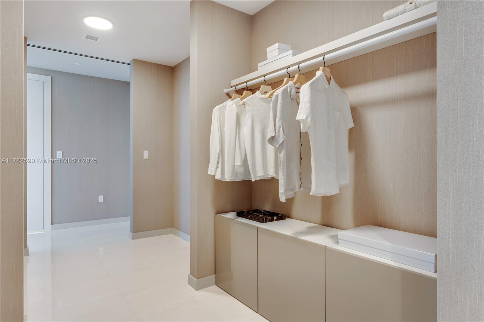 300 Biscayne Blvd Way, Unit 4101 Miami, FL 33131 - Photo 10 of 41