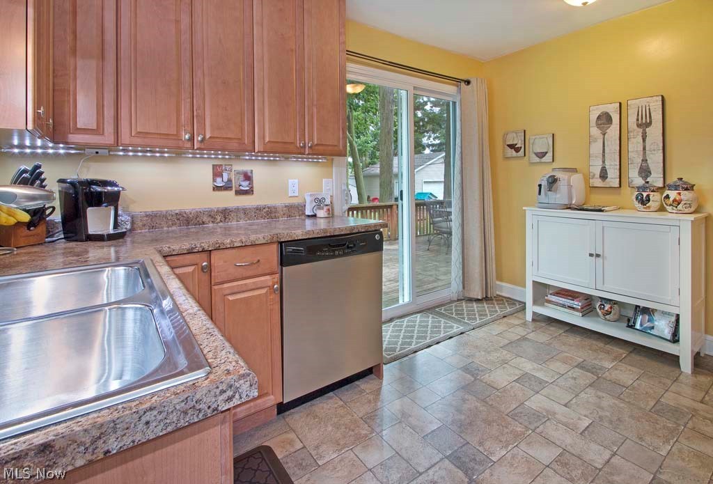 1153 Mayfield Ridge Road Cleveland, OH 44124 - Photo 5 of 21