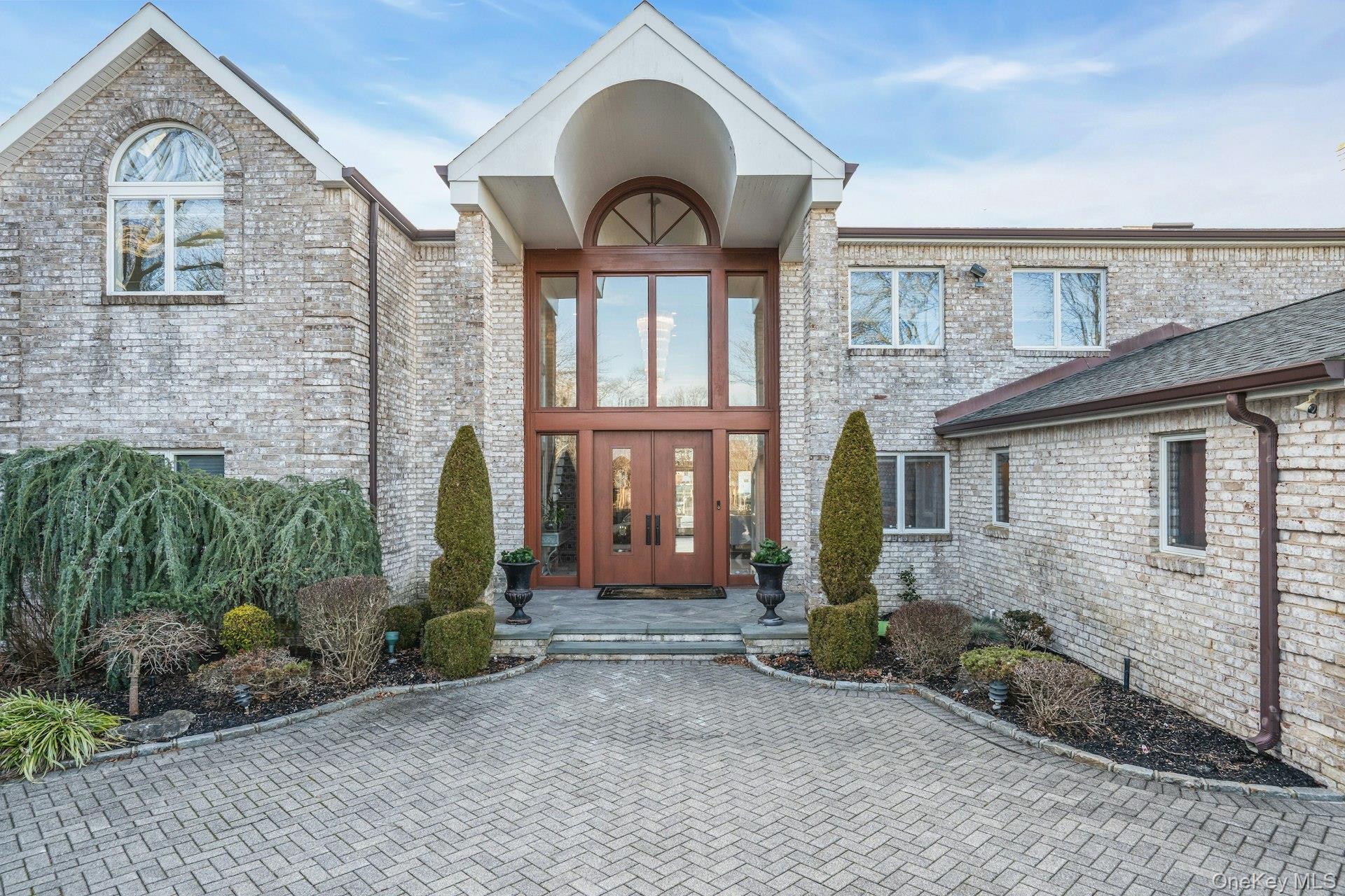 10 Beech Road Islip, NY 11751 - Photo 8 of 49 Gorgeous 10' Mahoghany Doors will Wall of Glass Transom.