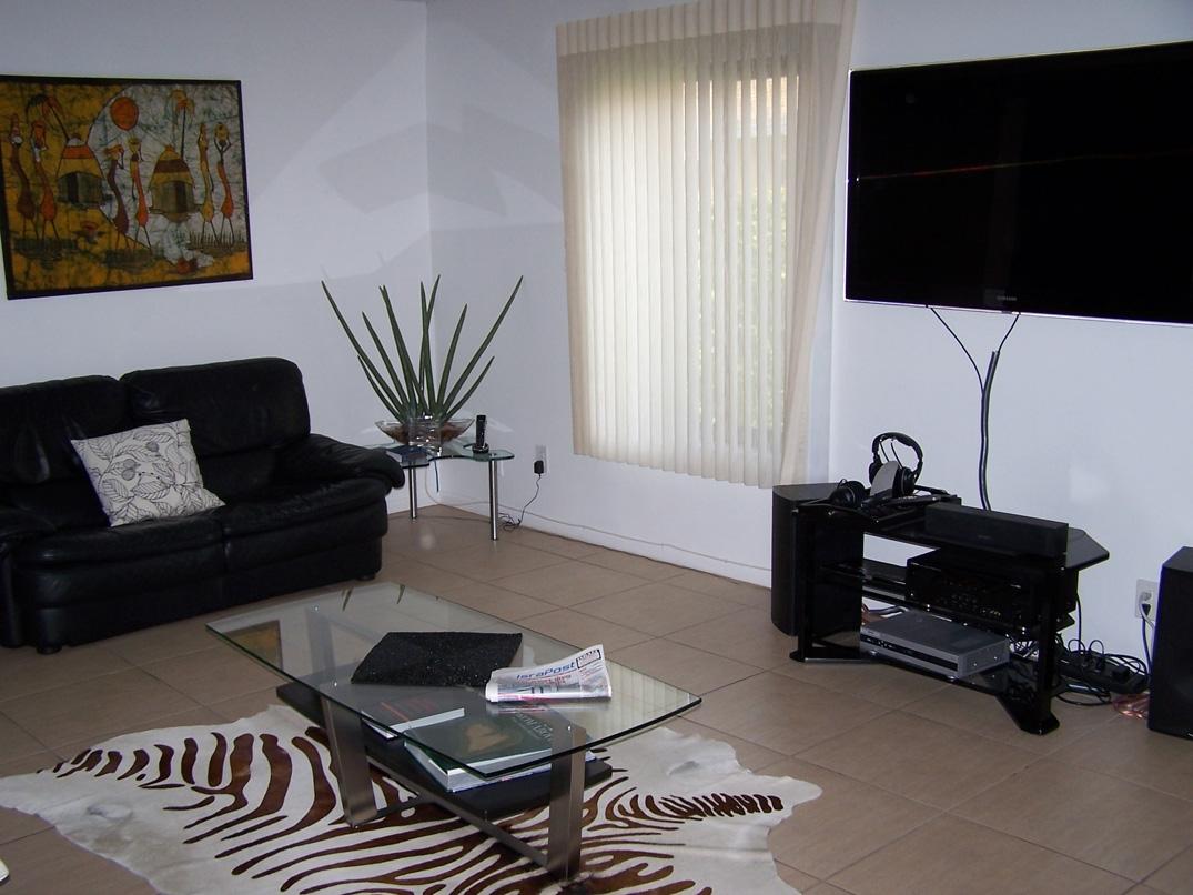 7488 Malibu Crescent Boca Raton, FL 33433 - Photo 8 of 12 family room 1