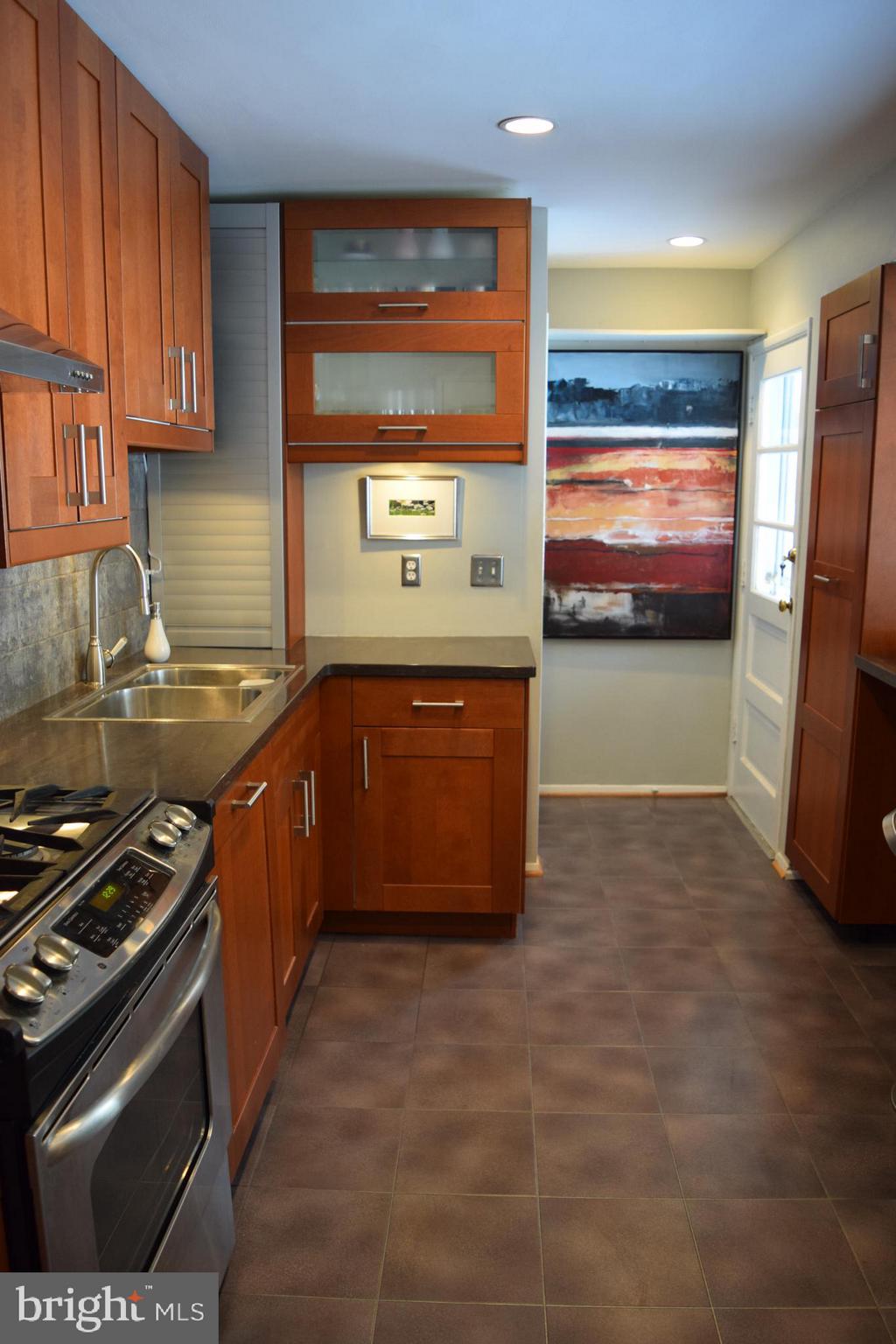 2707 Military Road Arlington, VA 22207 - Photo 11 of 28 Kitchen