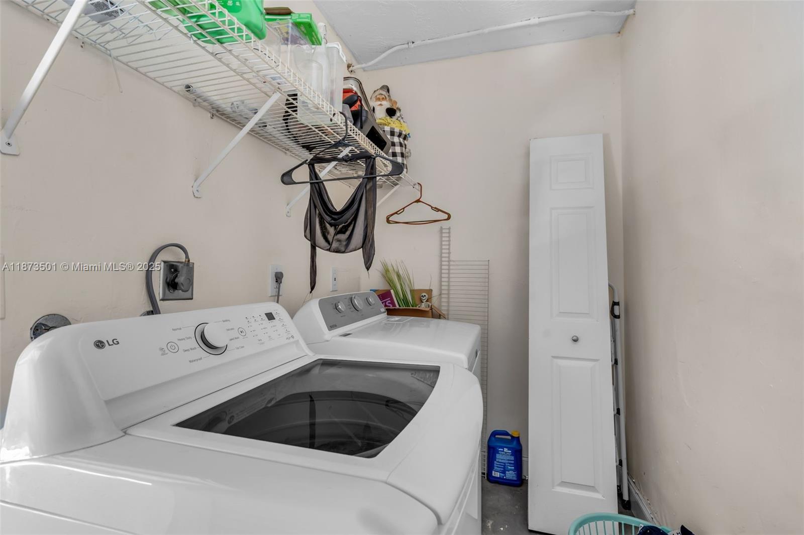 451 Ives Dairy Road, Unit 1031 Miami, FL 33179 - Photo 19 of 29 a utility room with dryer and washer