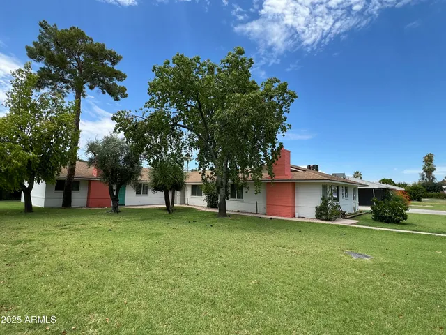 a view of a house with a yard