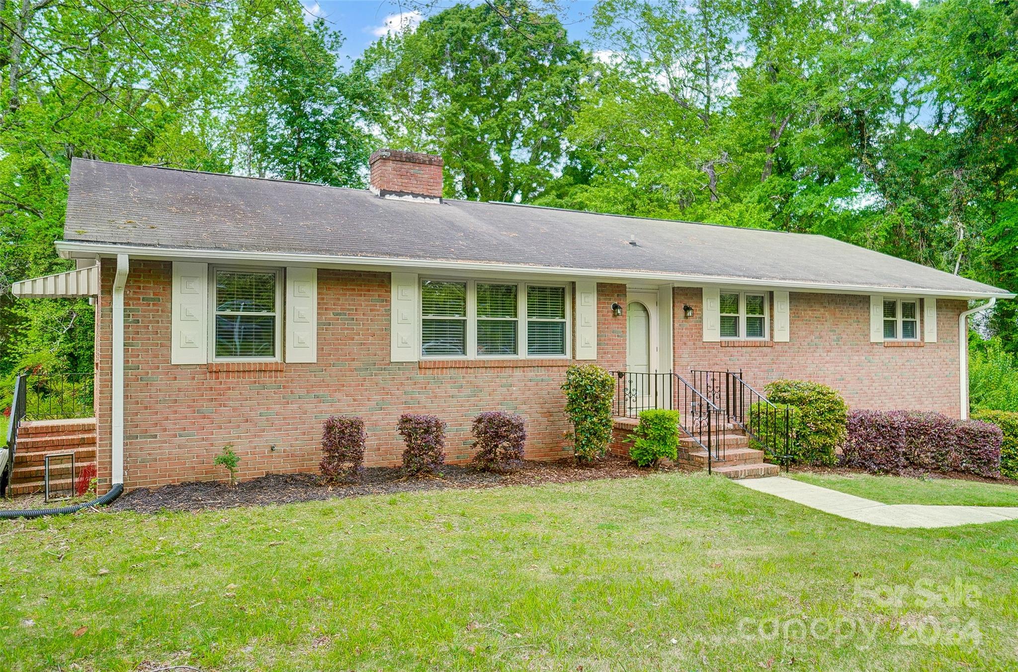 324 Fielding Road Charlotte, NC 28214 - Photo 3 of 44 Gallery Image 3