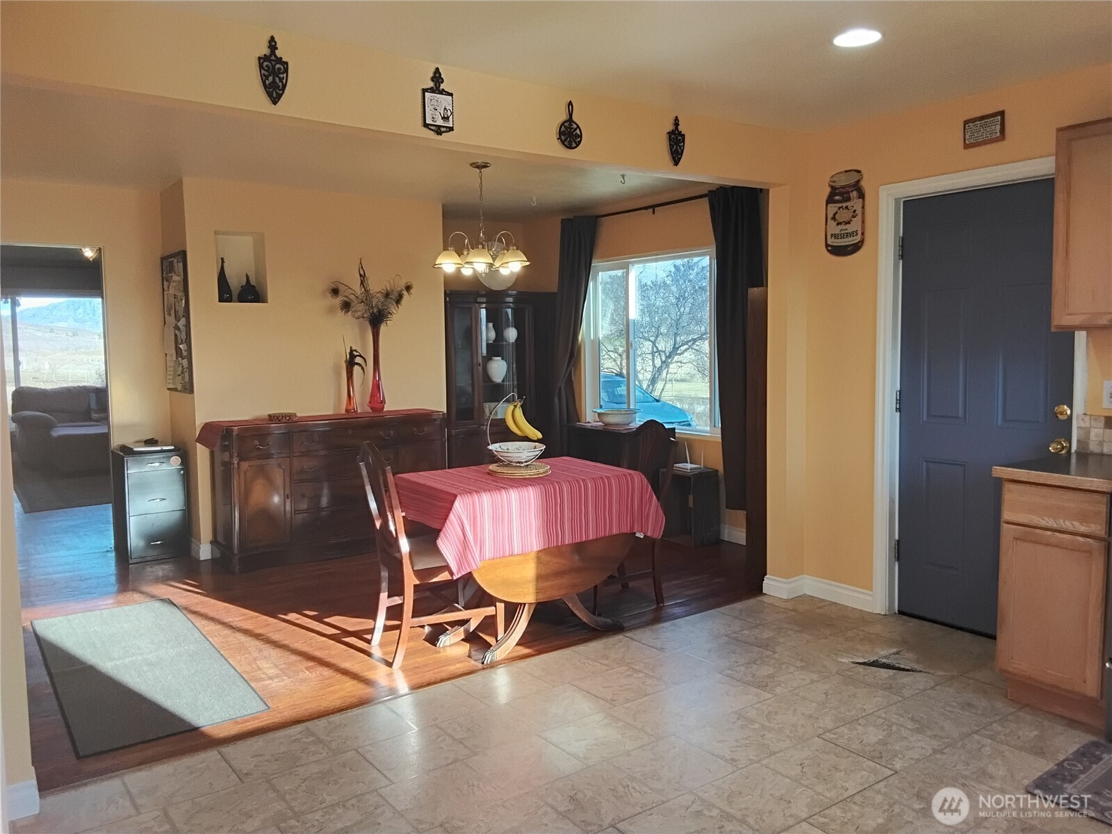 30 River Loop Road Tonasket, WA 98855 - Photo 13 of 37 a dining room with furniture and window