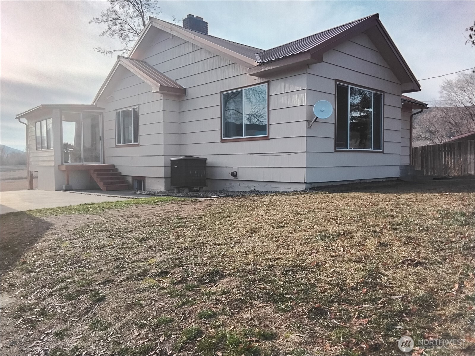 30 River Loop Road Tonasket, WA 98855 - Photo 2 of 37 a front view of a house with garden