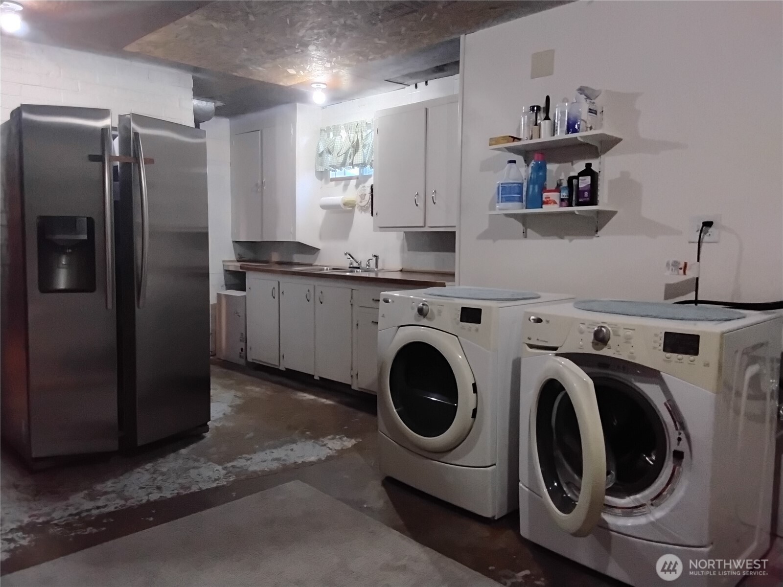 30 River Loop Road Tonasket, WA 98855 - Photo 33 of 37 a kitchen with stainless steel appliances granite countertop a refrigerator and a sink