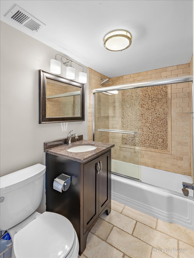 6301 North Sheridan Road, Unit 4B Chicago, IL 60660 - Photo 12 of 15 Gallery Image 12