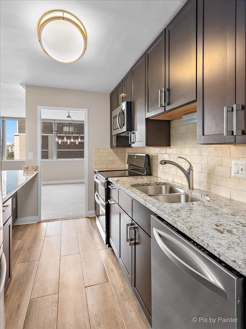 6301 North Sheridan Road, Unit 4B Chicago, IL 60660 - Photo 4 of 15 Gallery Image 4