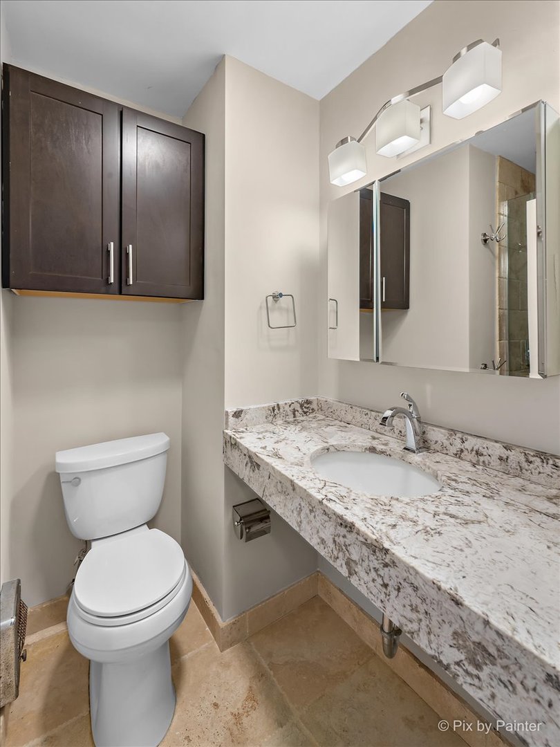 6301 North Sheridan Road, Unit 4B Chicago, IL 60660 - Photo 9 of 15 Gallery Image 9