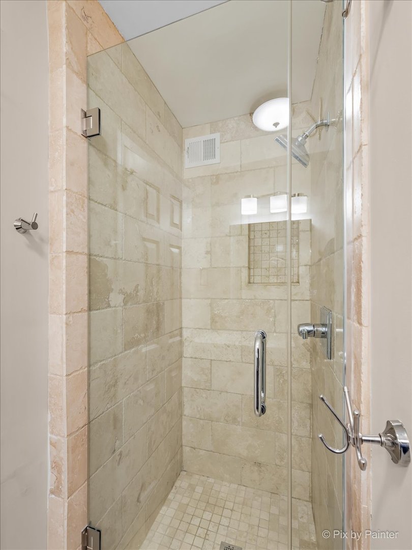 6301 North Sheridan Road, Unit 4B Chicago, IL 60660 - Photo 10 of 15 Gallery Image 10
