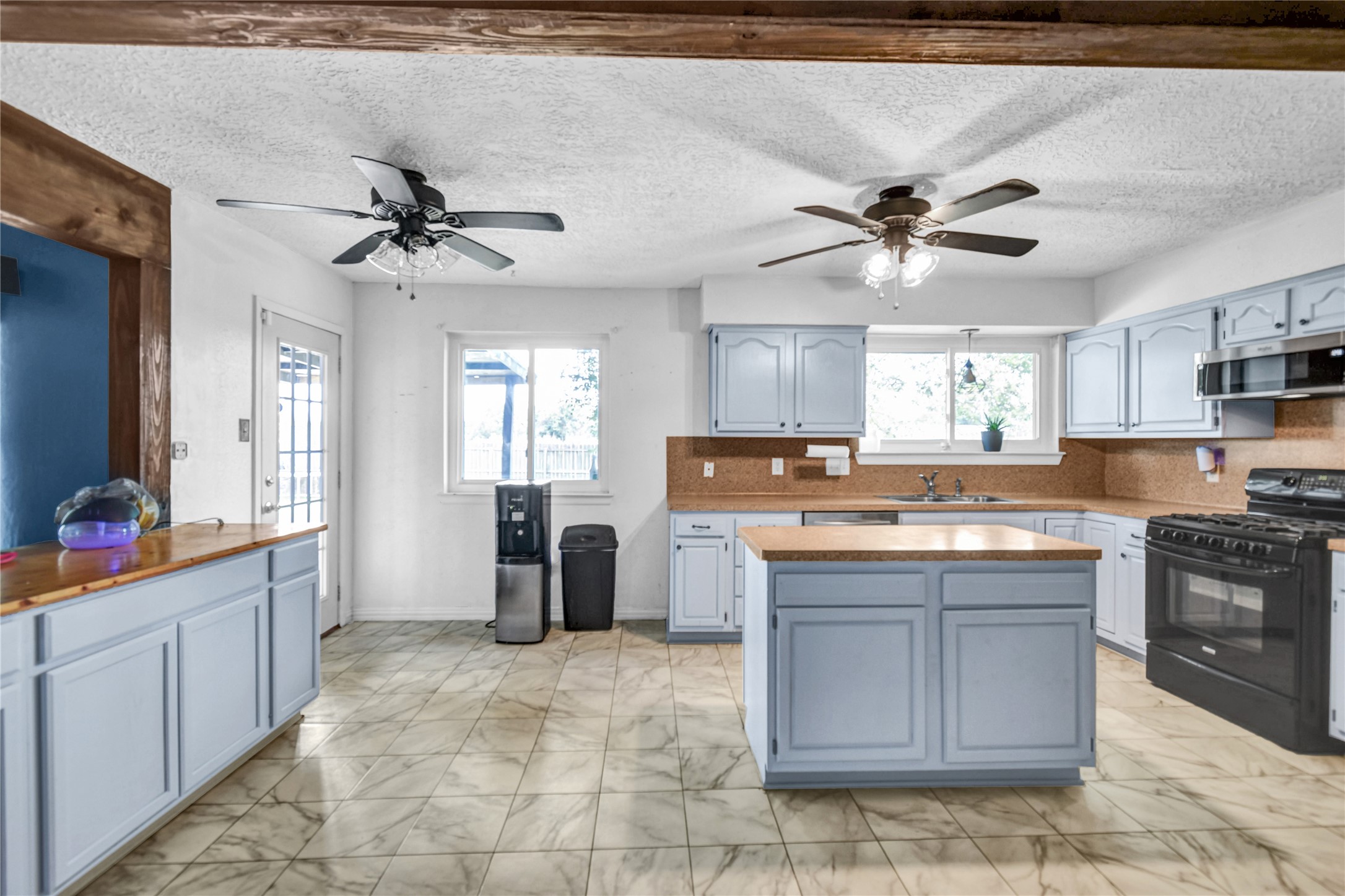48 Ranch House Loop Angleton, TX 77515 - Photo 8 of 29 Gallery Image 8