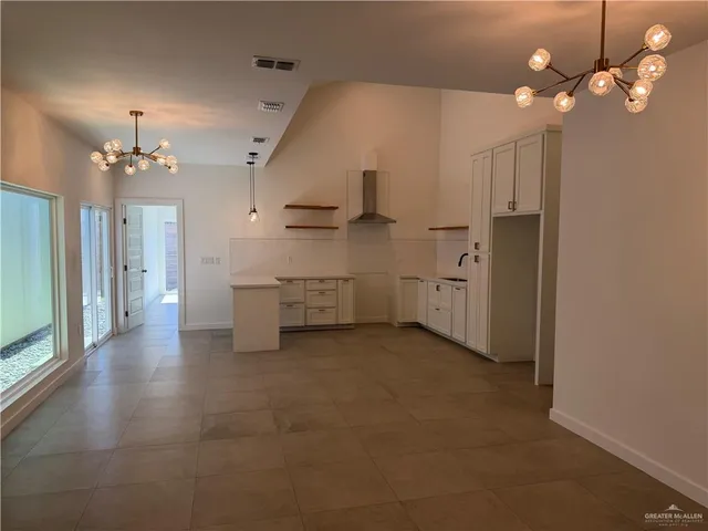 a view of back yard of the house