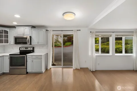 $325,000 | 12716 Northeast 120th Street, Unit H1, Kirkland, WA 98034