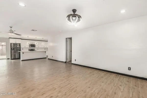 $3,195 | 2201 East Montecito Avenue, Phoenix, AZ 85016
