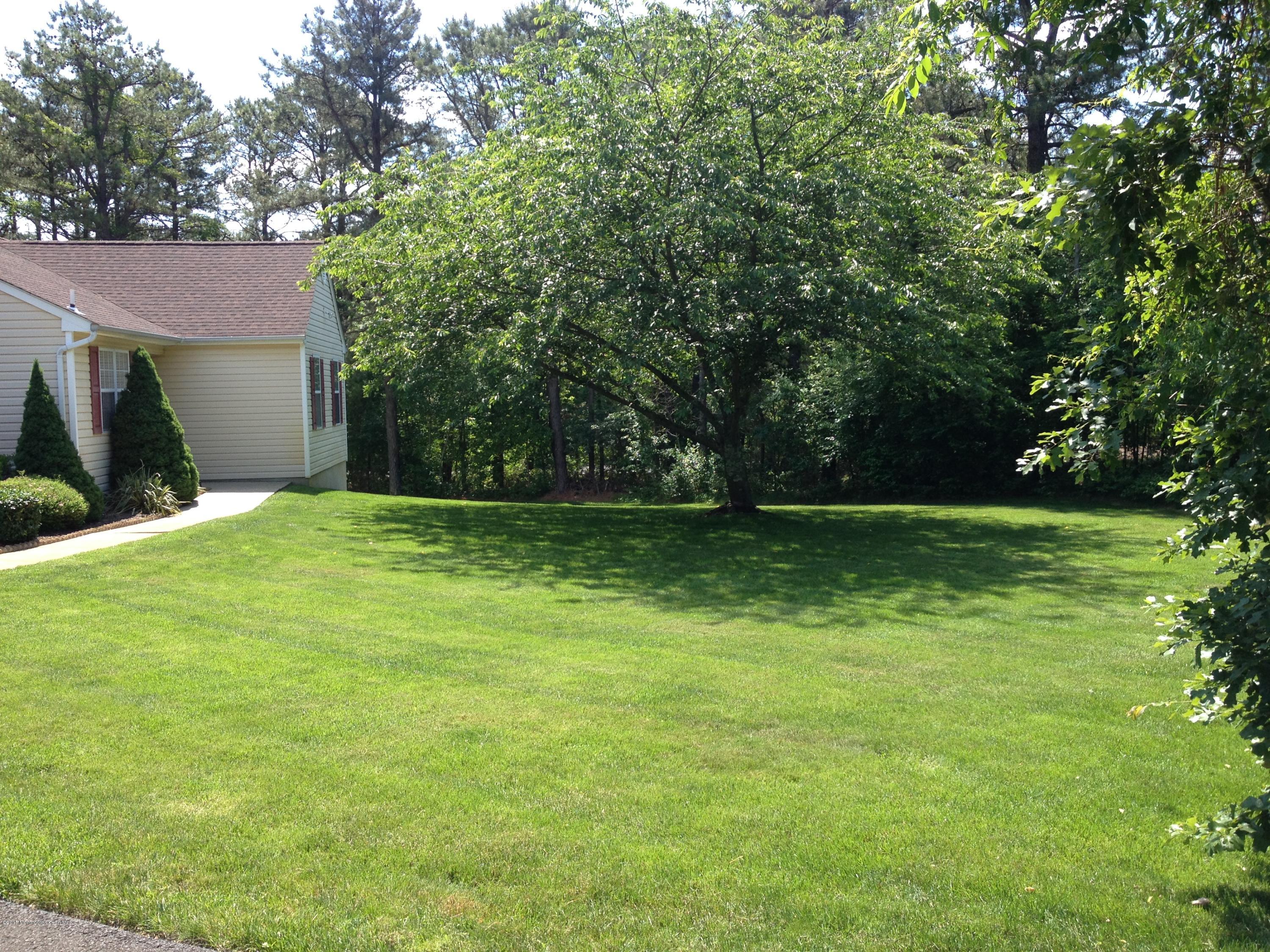 205 Vienna Road Howell, NJ 07731 - Photo 4 of 27 Blossoms in Spring
