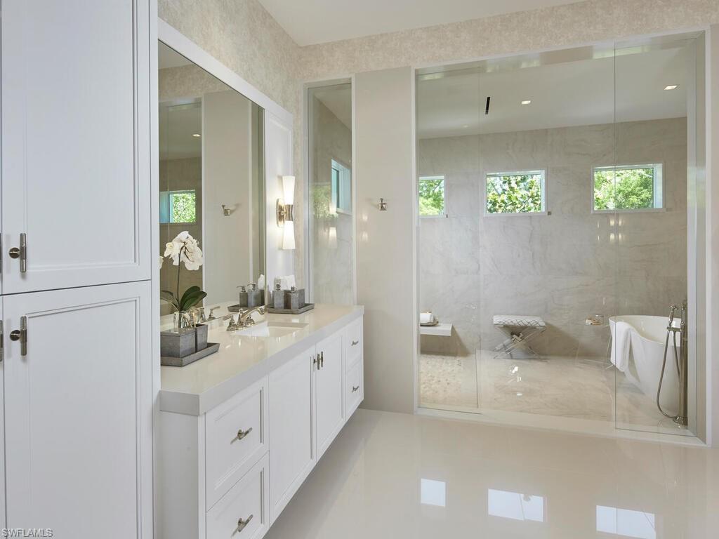 2075 Gordon Drive East Naples, FL 34102 - Photo 20 of 38