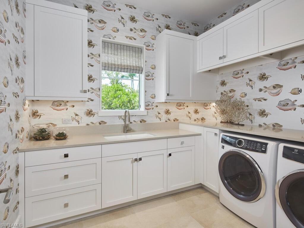 2075 Gordon Drive East Naples, FL 34102 - Photo 22 of 38