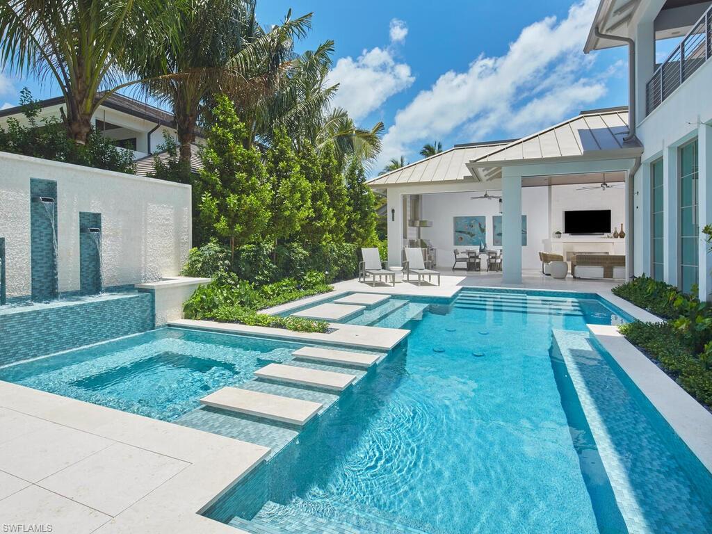 2075 Gordon Drive East Naples, FL 34102 - Photo 35 of 38