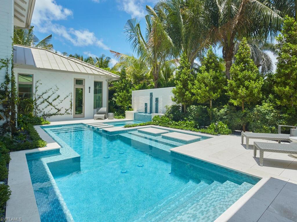2075 Gordon Drive East Naples, FL 34102 - Photo 36 of 38