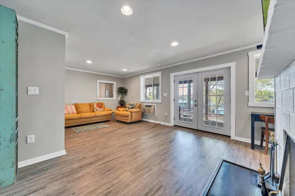 $899,900 | 1355 Rosewood Lane, Huddleston, VA 24104