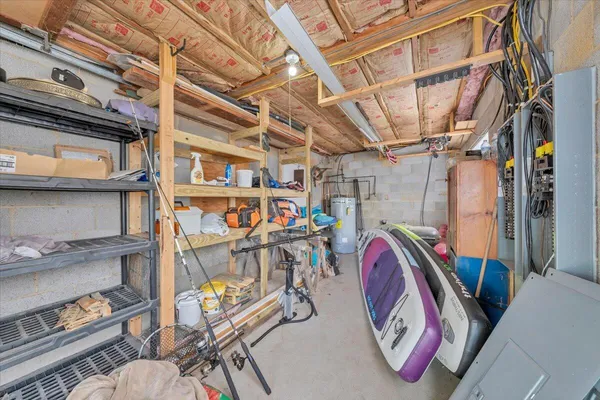 $899,900 | 1355 Rosewood Lane, Huddleston, VA 24104