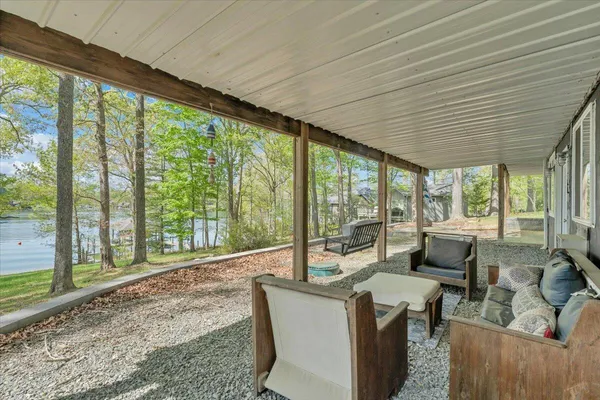 $899,900 | 1355 Rosewood Lane, Huddleston, VA 24104