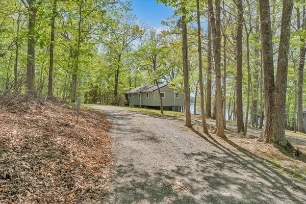 $899,900 | 1355 Rosewood Lane, Huddleston, VA 24104