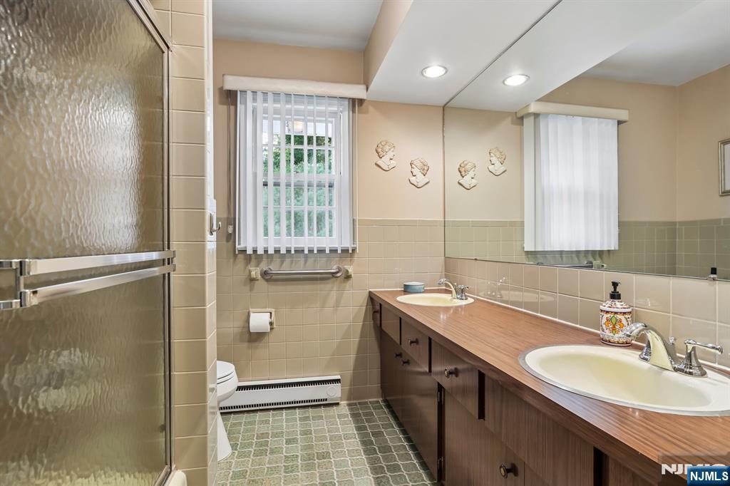 270 Midwood Road Paramus, NJ 07652 - Photo 11 of 17