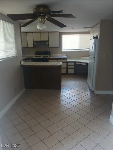 $1,650 | 3028 Scarlet Oak Avenue, Las Vegas, NV 89104