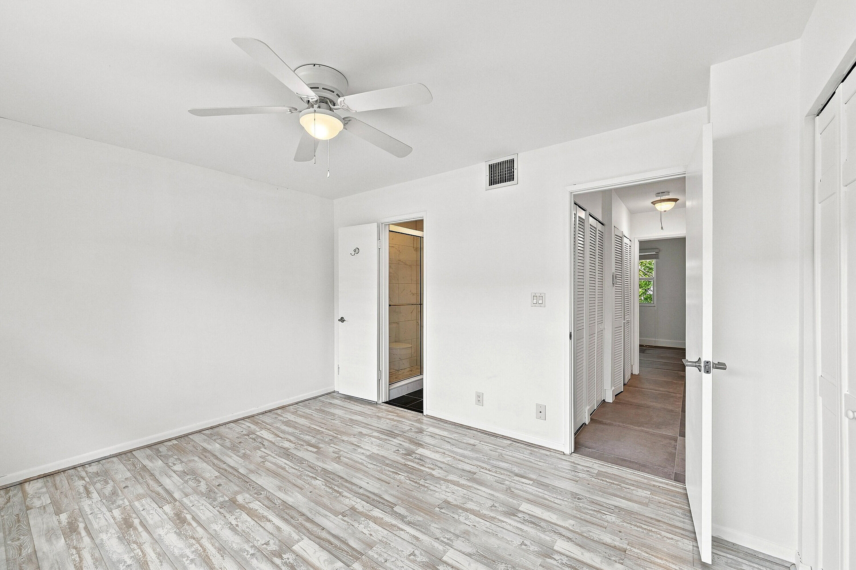 2627 Northeast 15th Street Pompano Beach, FL 33062 - Photo 13 of 39 16_stl_7989