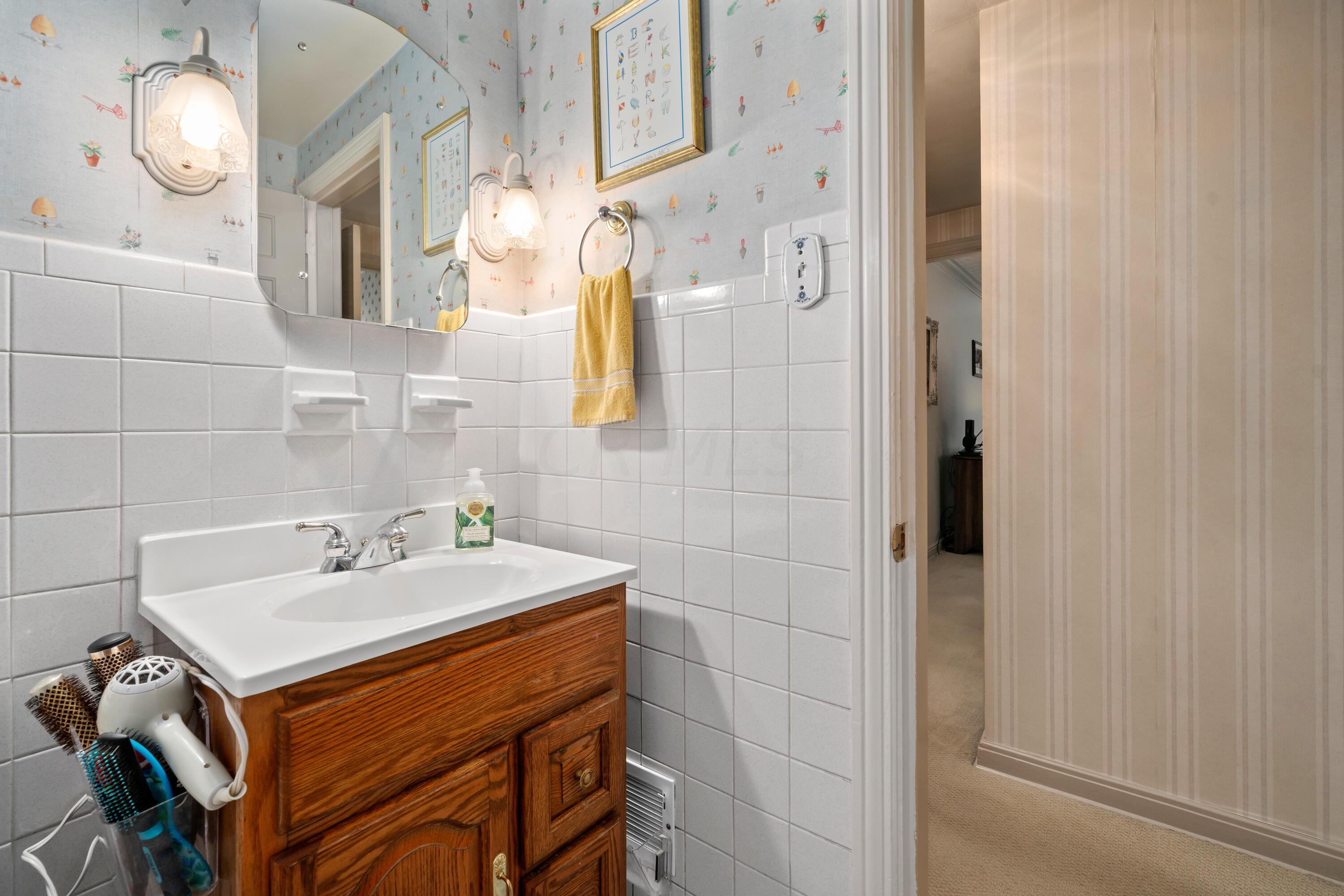 275 North Stanwood Road Bexley, OH 43209 - Photo 8 of 45 DSC00023