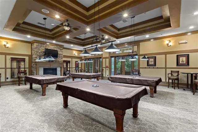 a view of a back yard