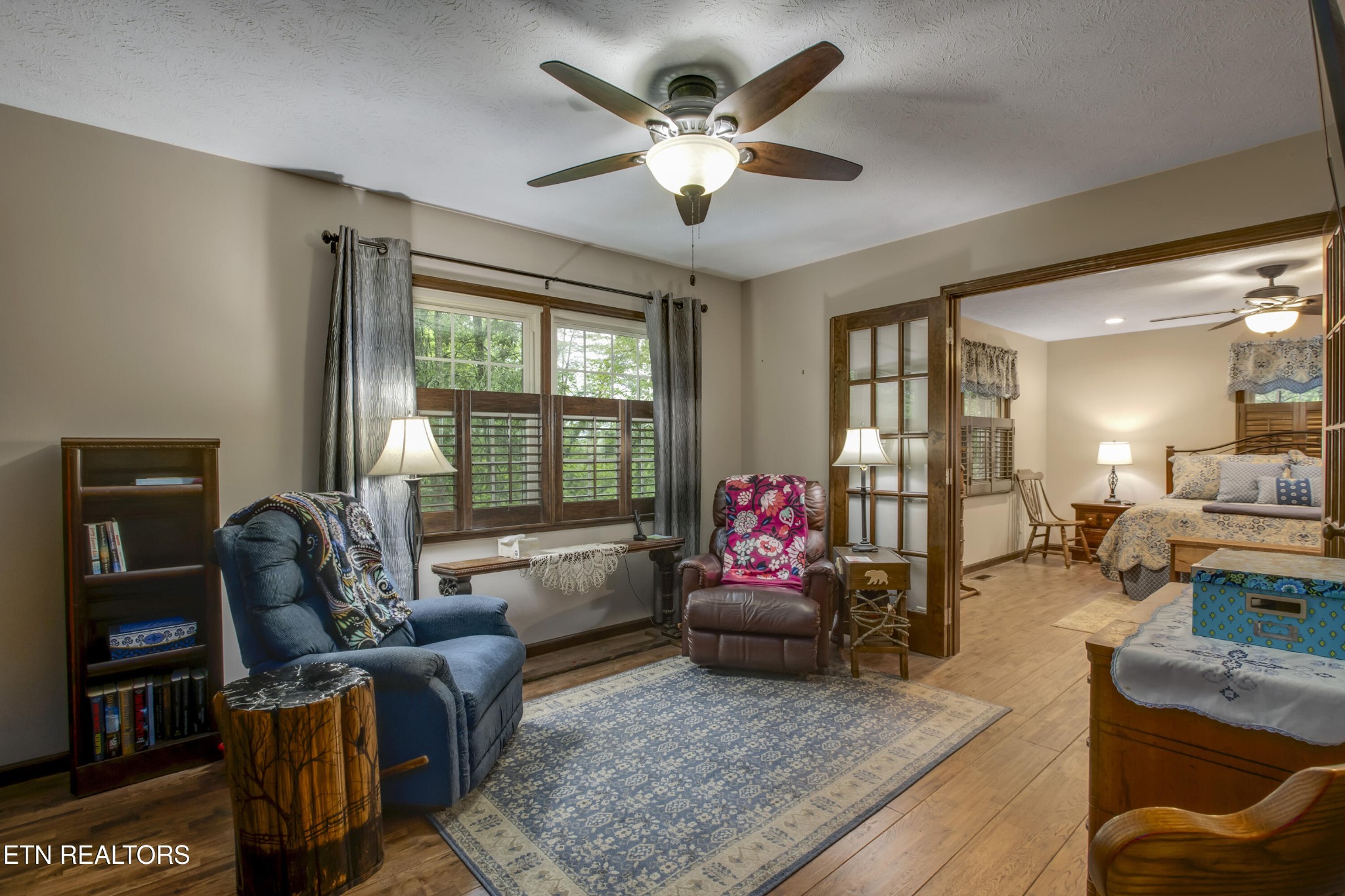 116 Mohawk Road Oak Ridge, TN 37830 - Photo 18 of 60 a living room with furniture and a large window