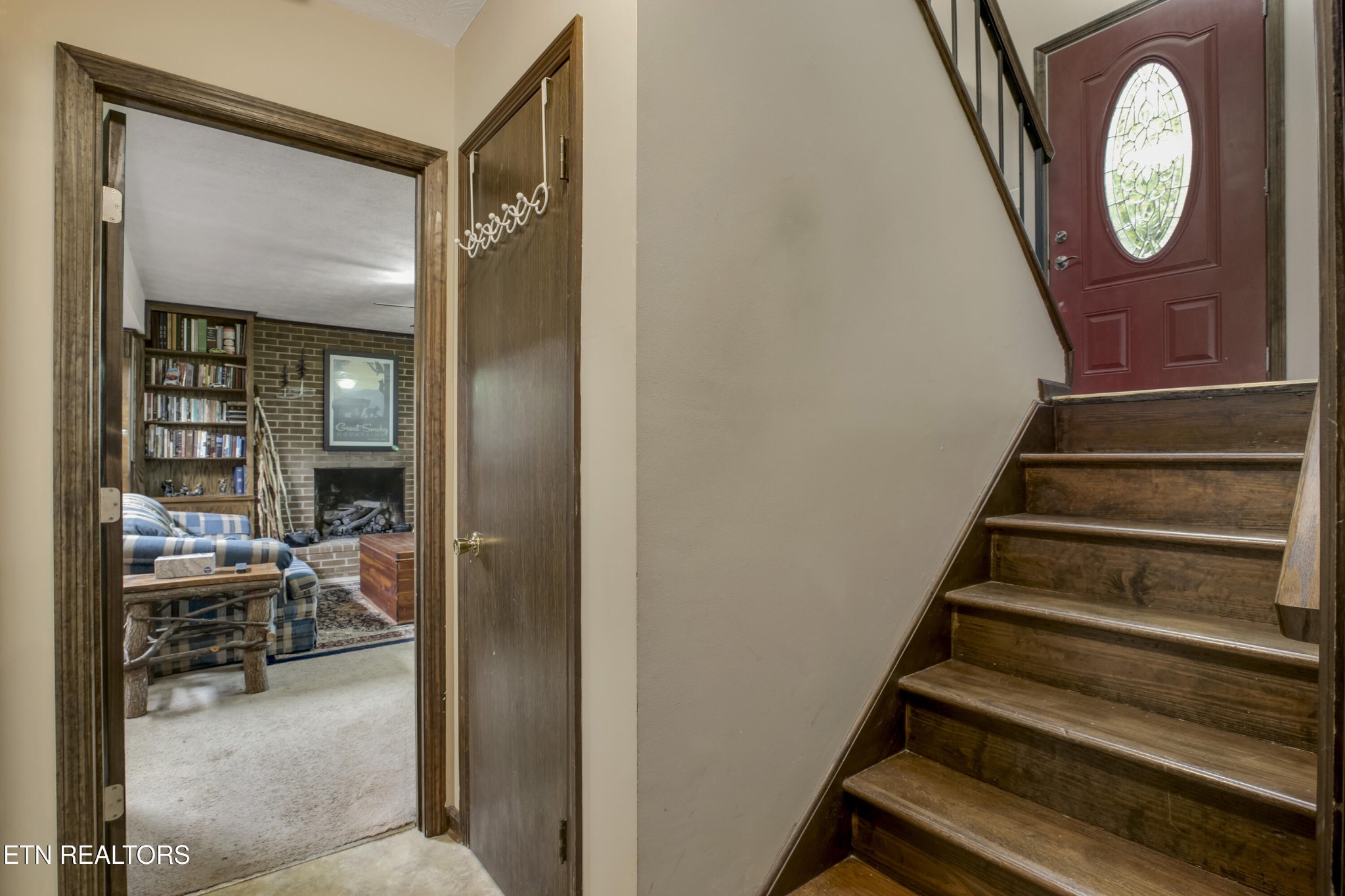 116 Mohawk Road Oak Ridge, TN 37830 - Photo 34 of 60 a view of entryway with wooden floor and a hallway
