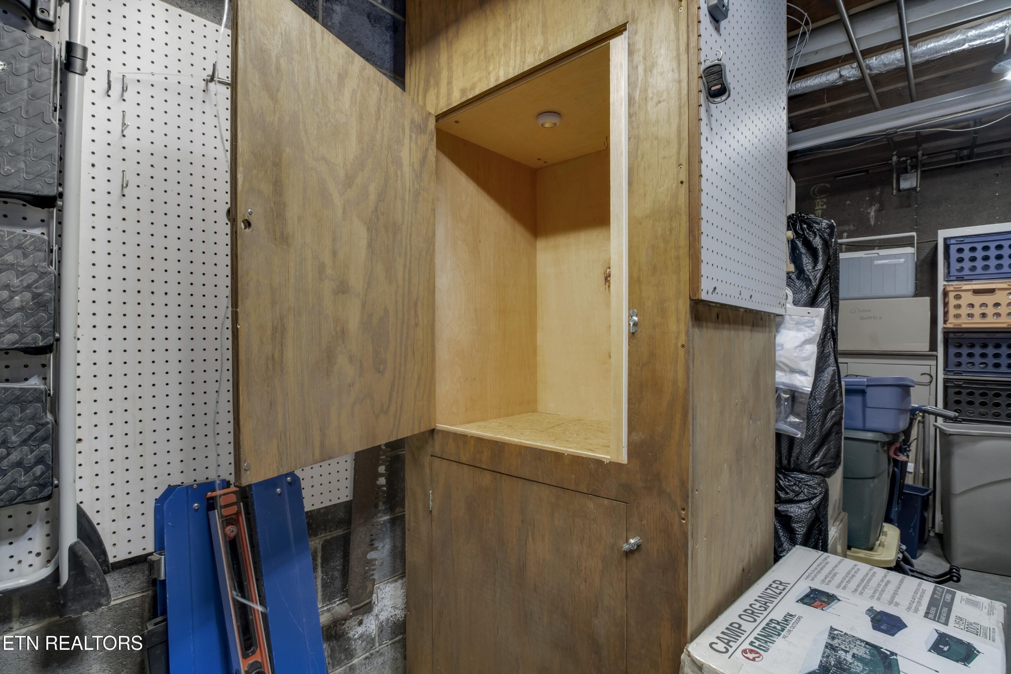 116 Mohawk Road Oak Ridge, TN 37830 - Photo 44 of 60 a view of walk in closet