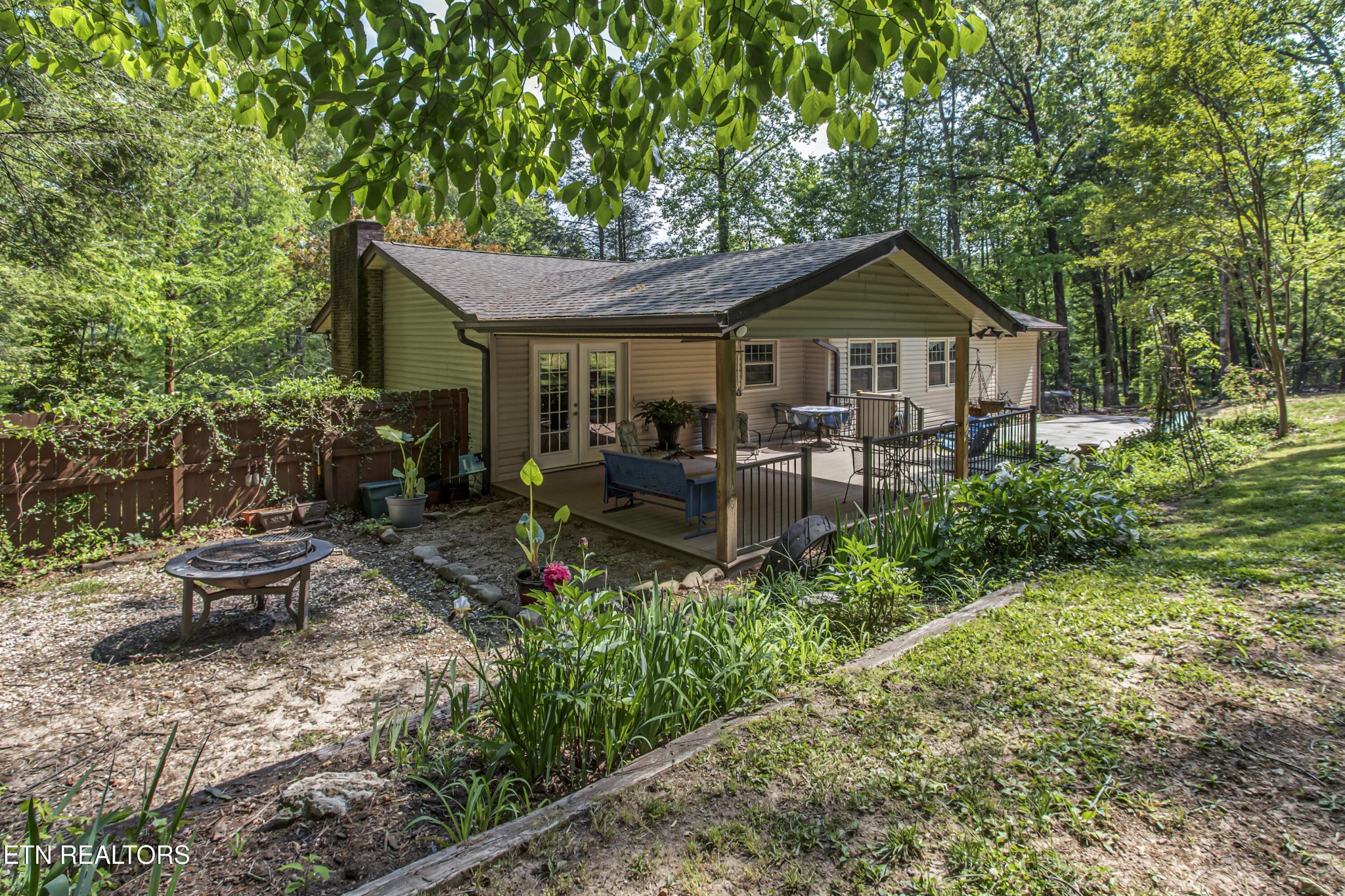 116 Mohawk Road Oak Ridge, TN 37830 - Photo 51 of 60 a front view of a house with garden