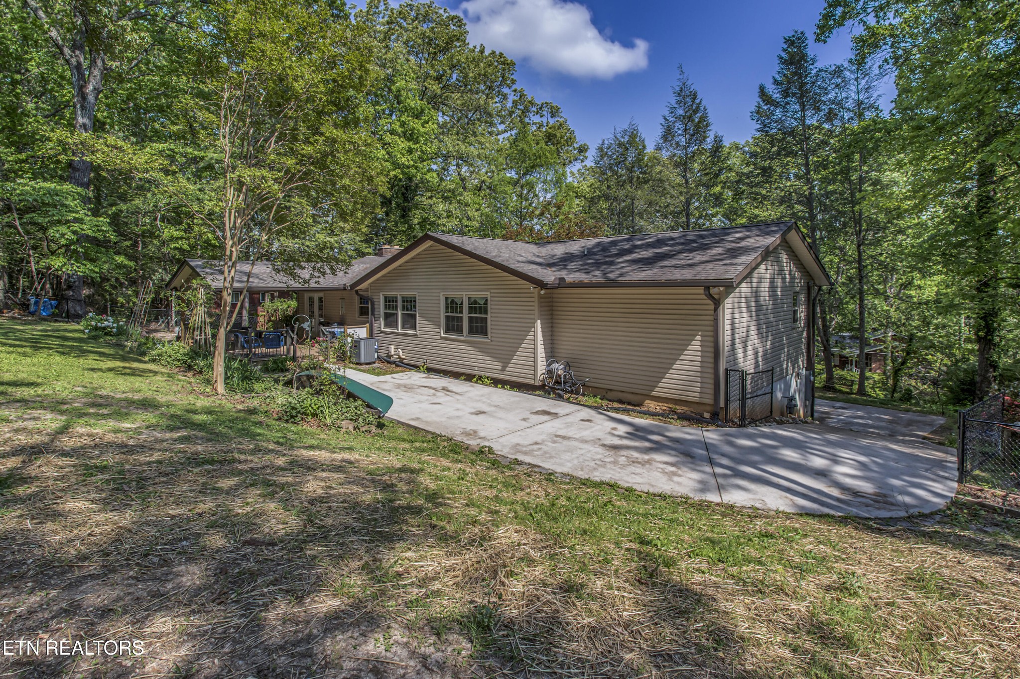 116 Mohawk Road Oak Ridge, TN 37830 - Photo 56 of 60 a view of a house with a yard